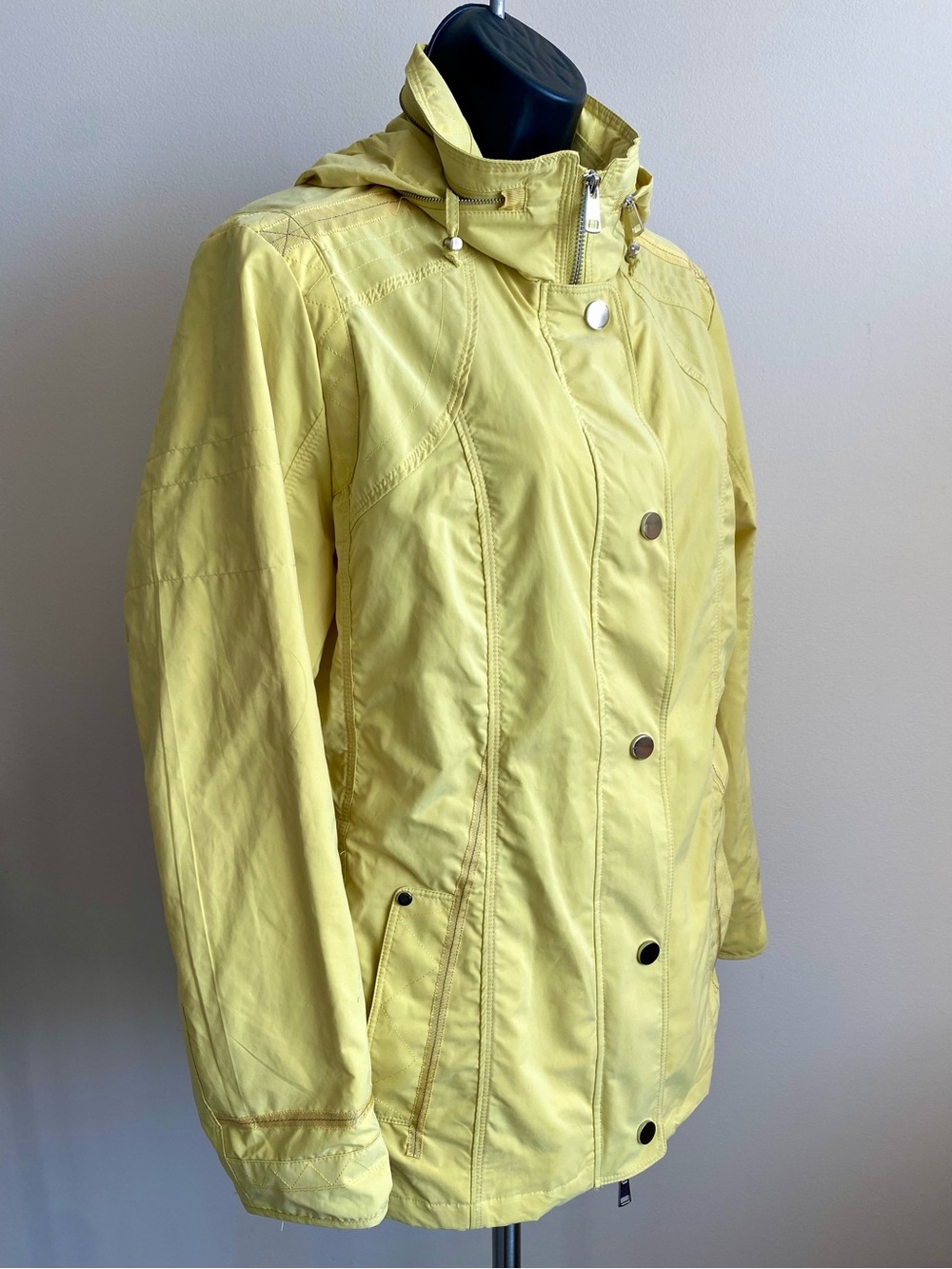 Vintage pale yellow jacket outdoors utility raincoat - Picture 4 of 10